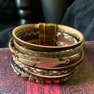 NEW women’s boho style brown feather magnetic bracelet braided leather 1 size